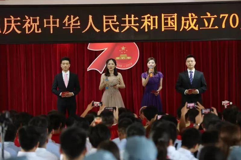 可爱的女生解救